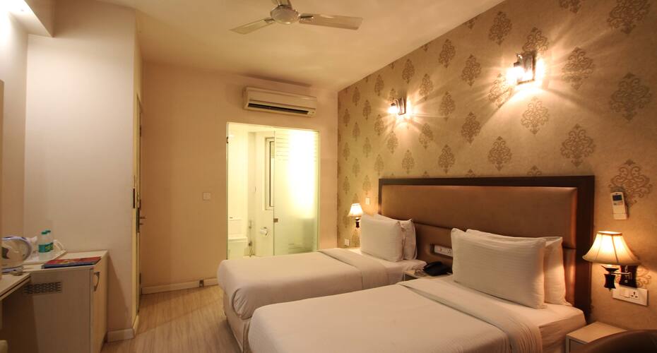 Emblem Hotel @ Hero Honda Chowk, Gurgaon 5